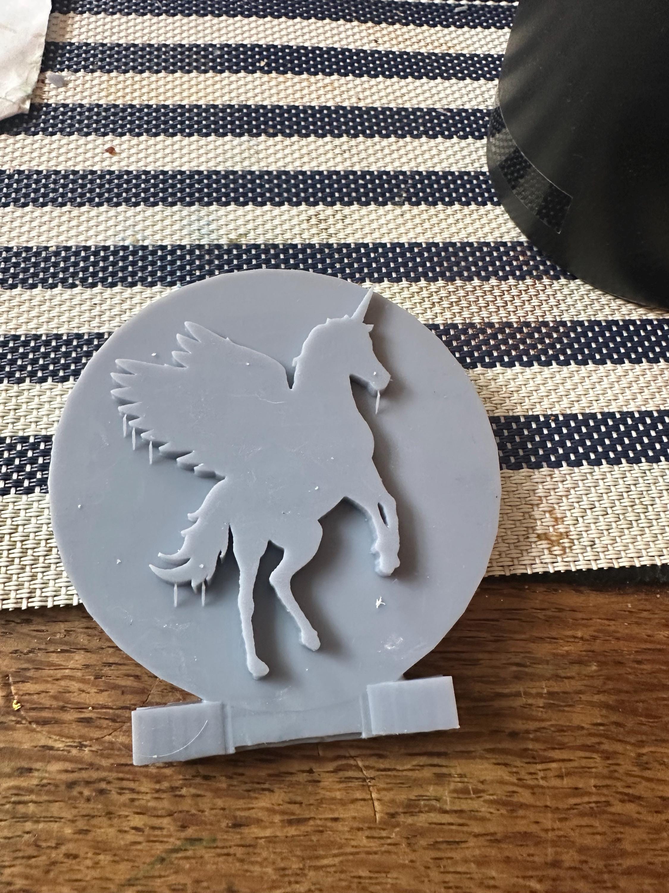 Golden Oriental Unicorn Resin Coaster – Mythical Elegance & Luxury Art