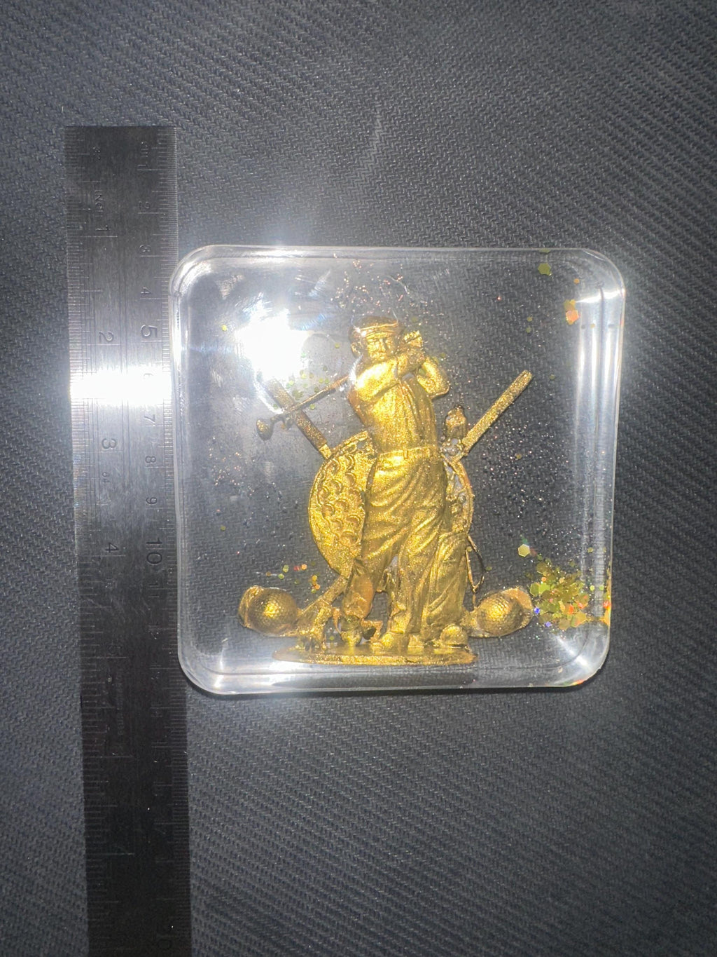 Golf coaster with golfer