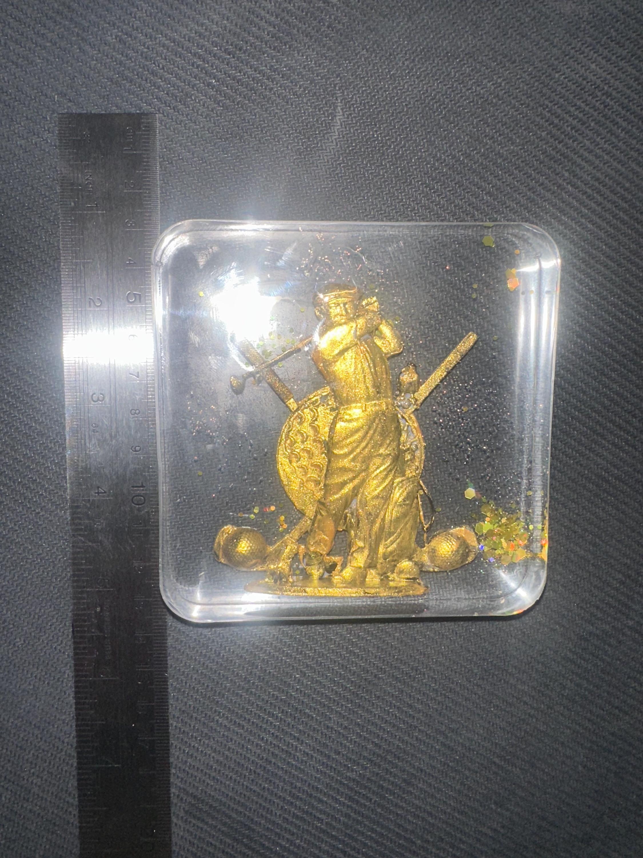 Golf coaster with golfer