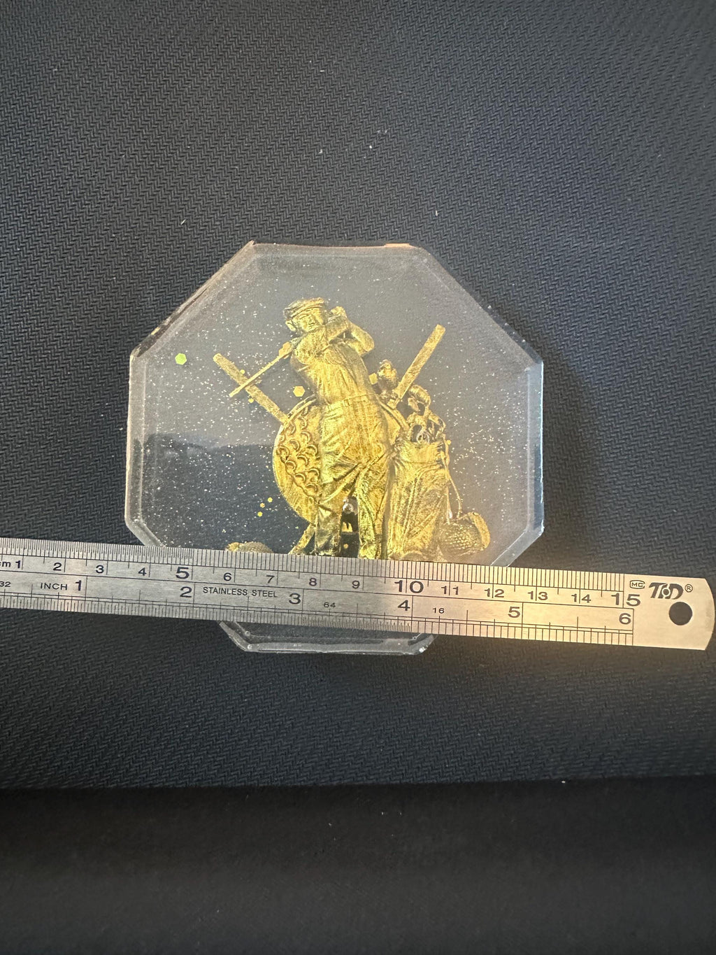 Golf coaster with golfer