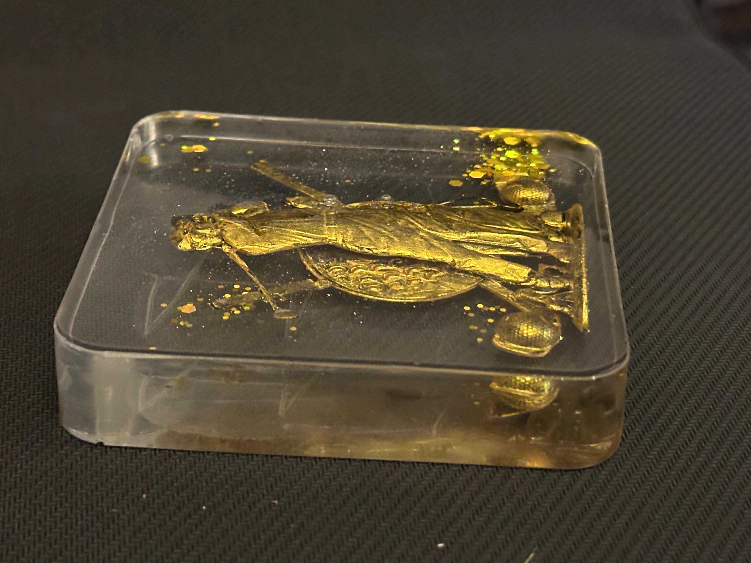 Golf coaster with golfer