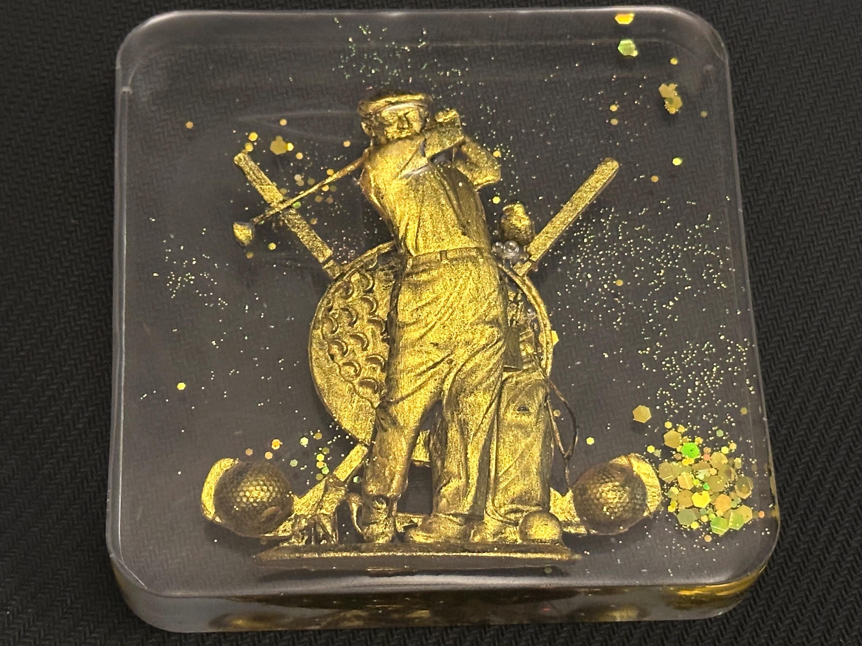 Golf coaster with golfer