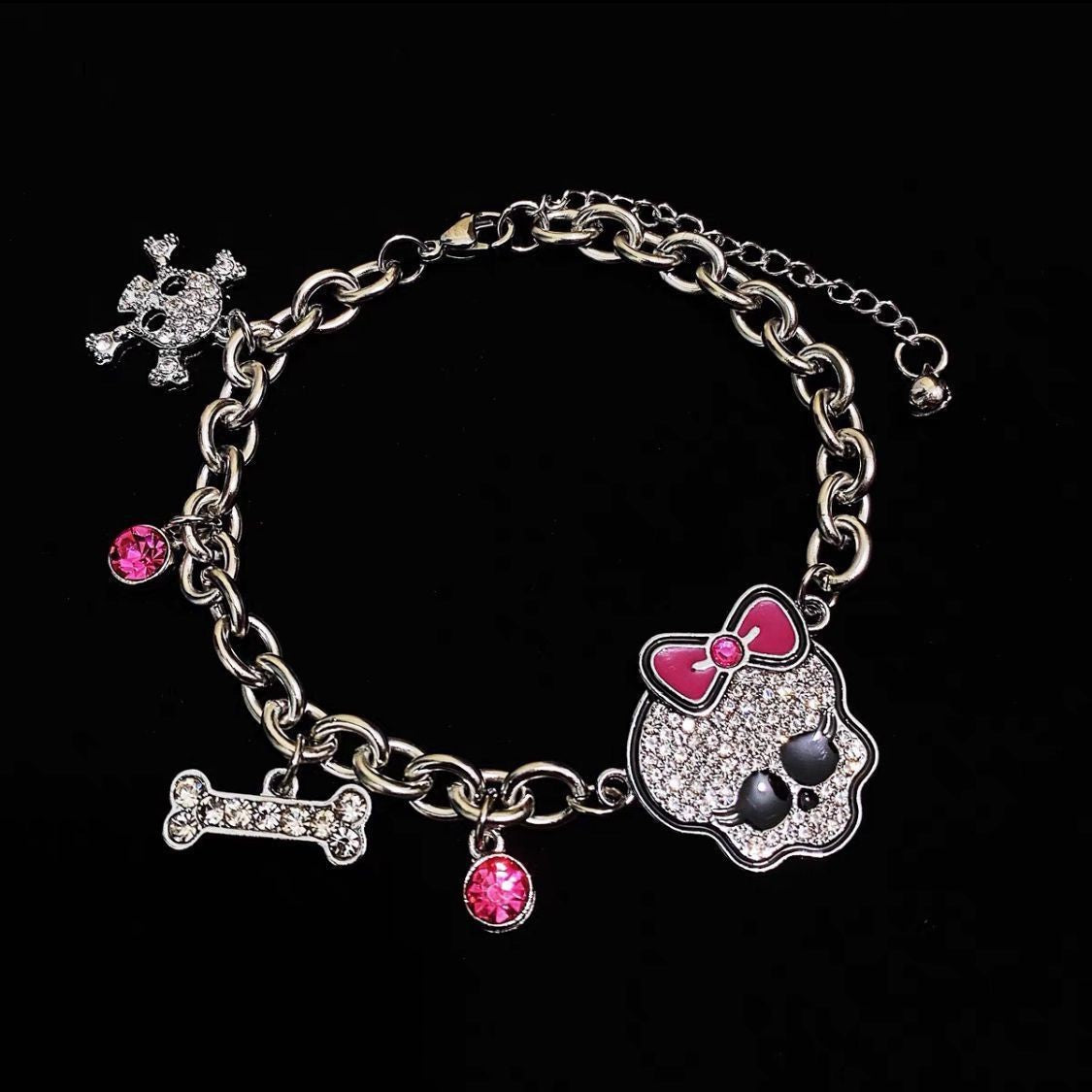 Y2K Skull Bracelet - Gothic Cool Girl Edgy Statement Jewelry