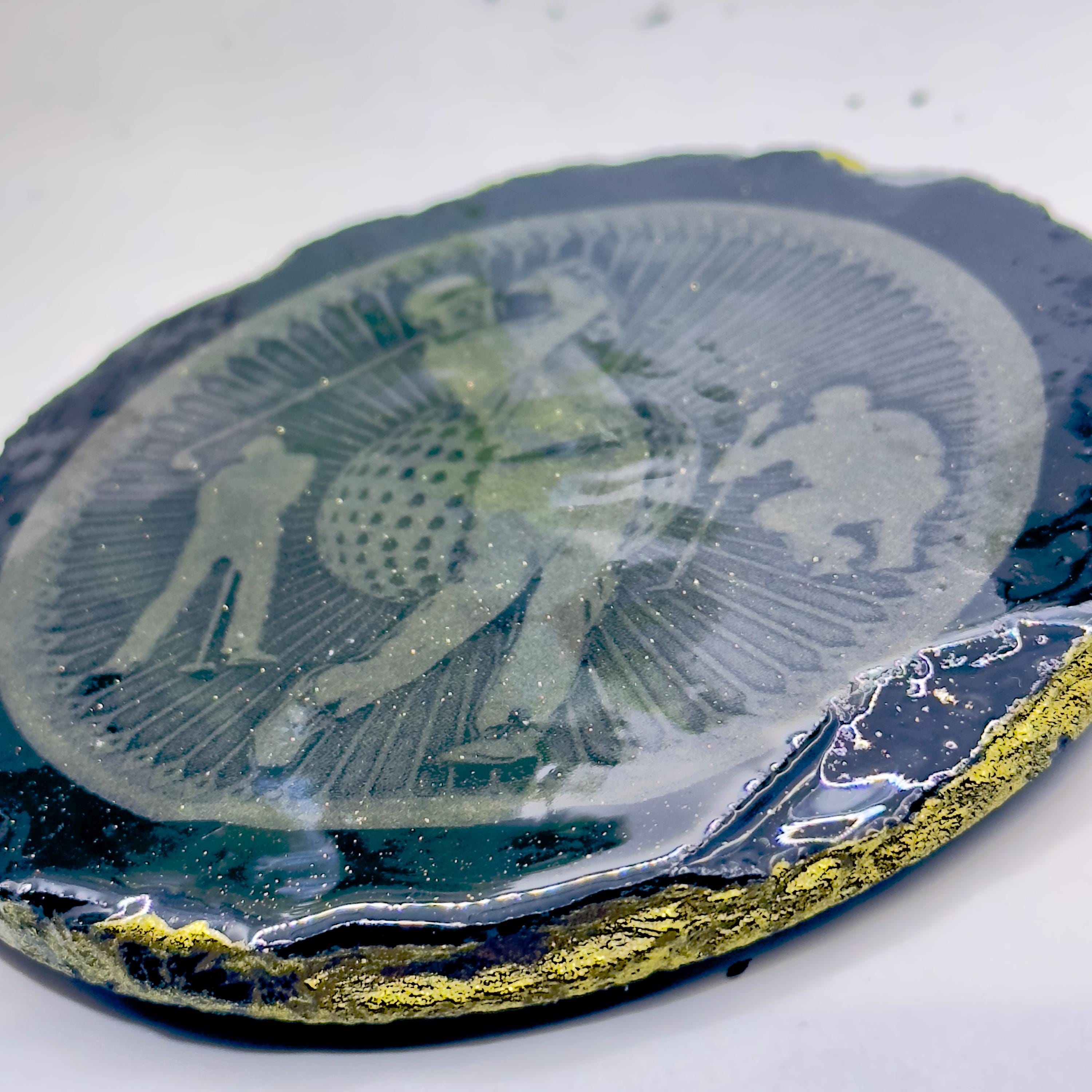 Golfer Medal Coaster – 3D Golf Themed Resin Coaster with Gold Rim – Gift for Golf Lovers