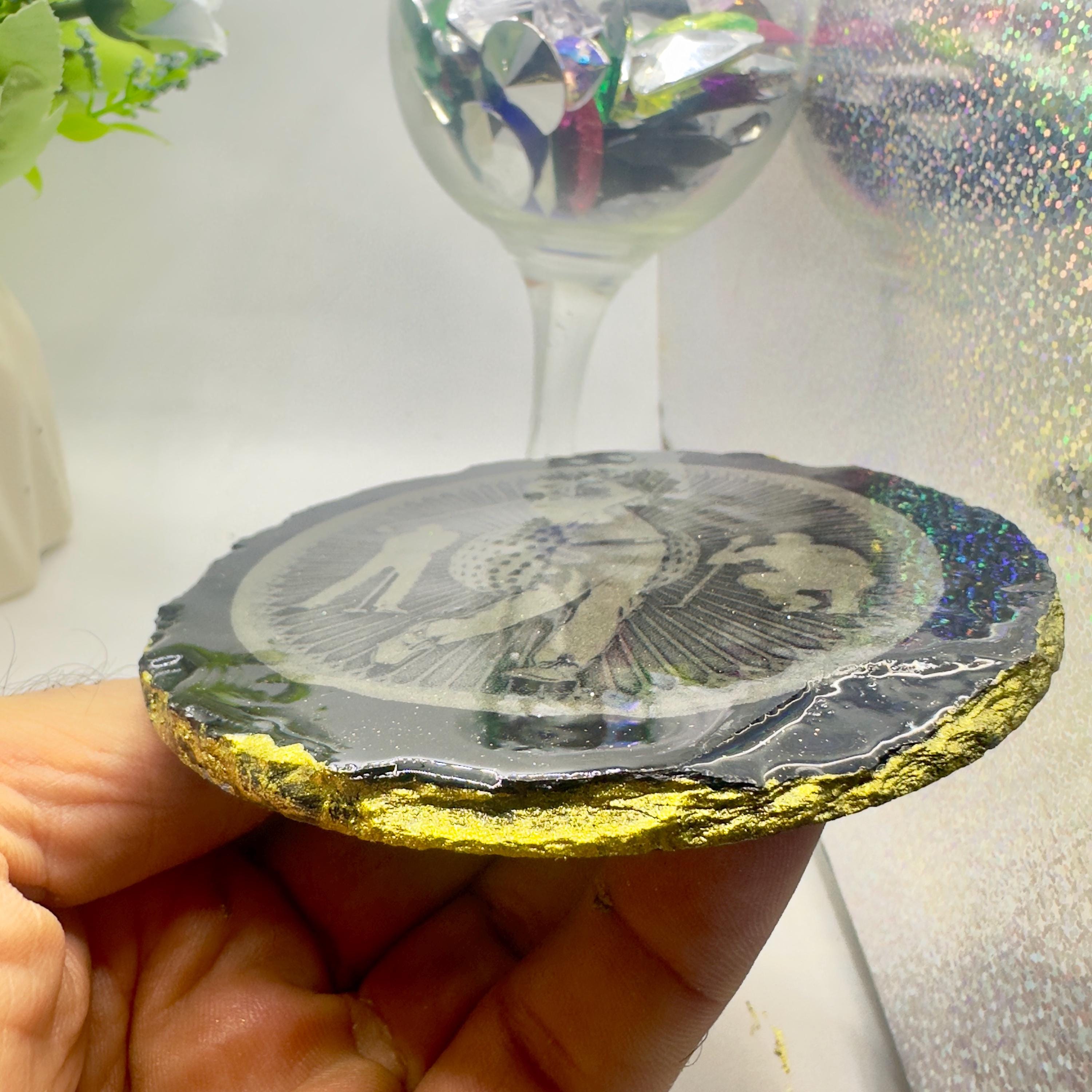 Golfer Medal Coaster – 3D Golf Themed Resin Coaster with Gold Rim – Gift for Golf Lovers