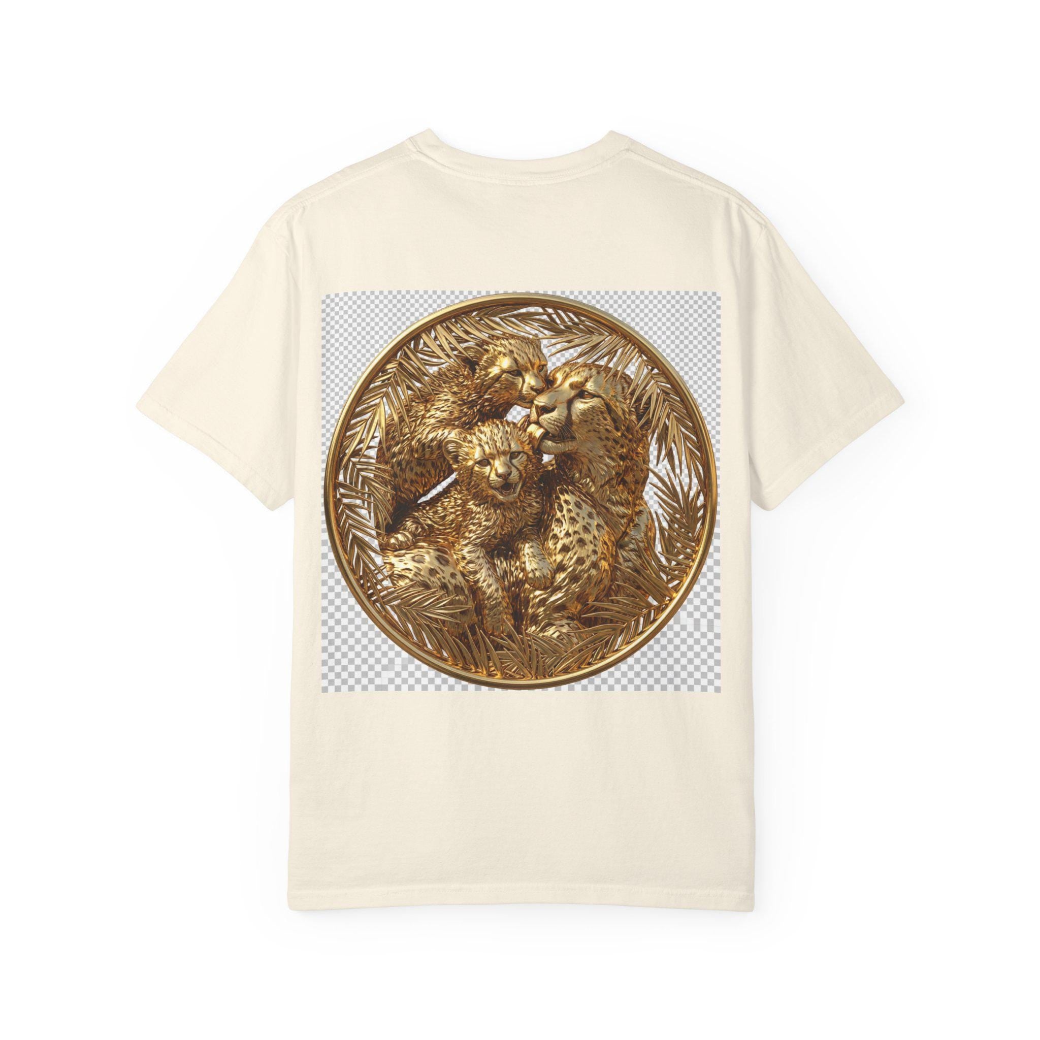 Cheetah Mum & Two Cubs Loving Wildlife Family Moment Gold Print T-Shirt